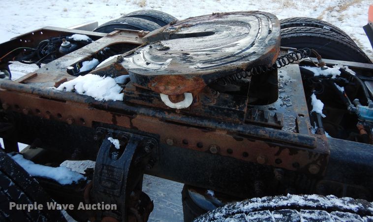 image for item DF8294 2003 Peterbilt 379  semi truck