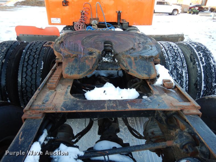 image for item DF8294 2003 Peterbilt 379  semi truck