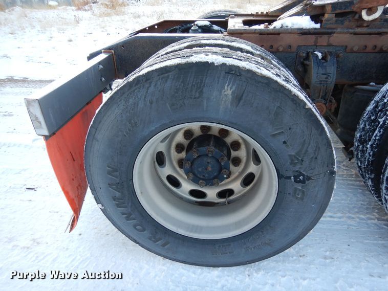 image for item DF8294 2003 Peterbilt 379  semi truck