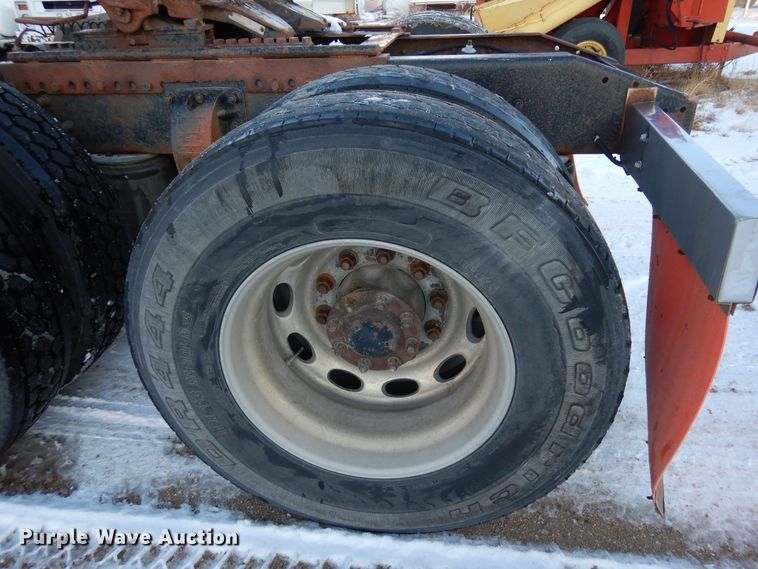 image for item DF8294 2003 Peterbilt 379  semi truck