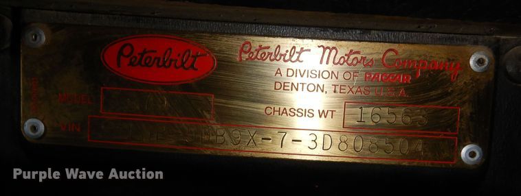 image for item DF8294 2003 Peterbilt 379  semi truck