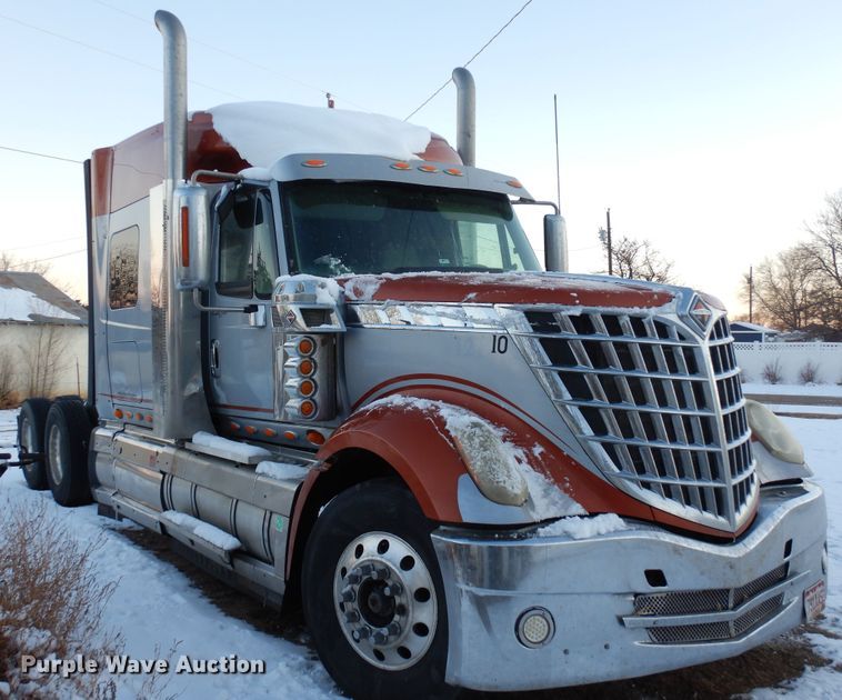 image for item DF8295 2010 International Lonestar  semi truck