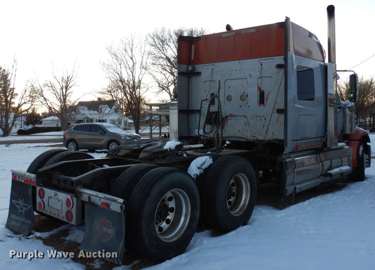 image for item DF8295 2010 International Lonestar  semi truck