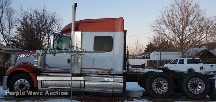 image for item DF8295 2010 International Lonestar  semi truck