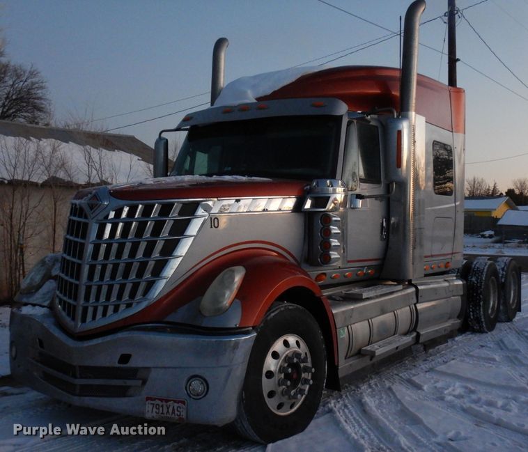 image for item DF8295 2010 International Lonestar  semi truck