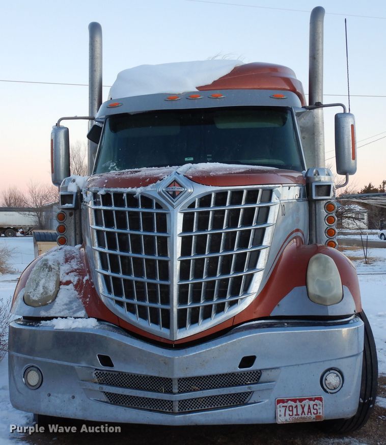 image for item DF8295 2010 International Lonestar  semi truck