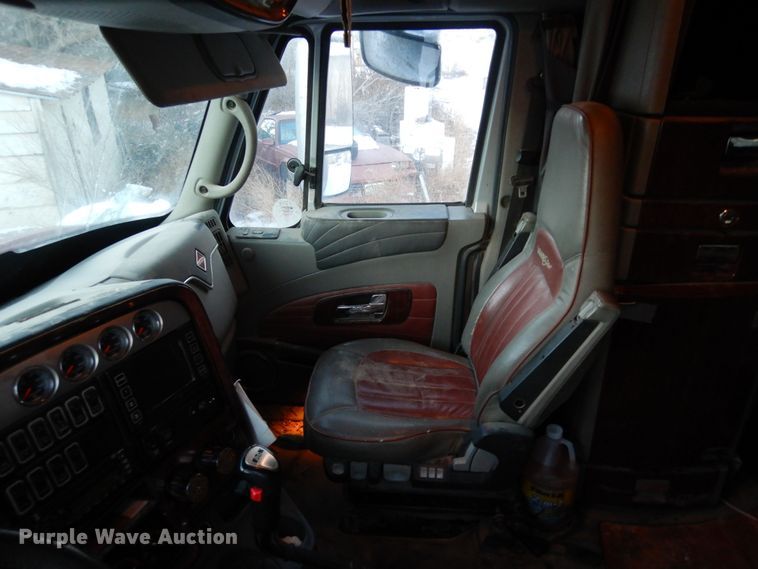 image for item DF8295 2010 International Lonestar  semi truck