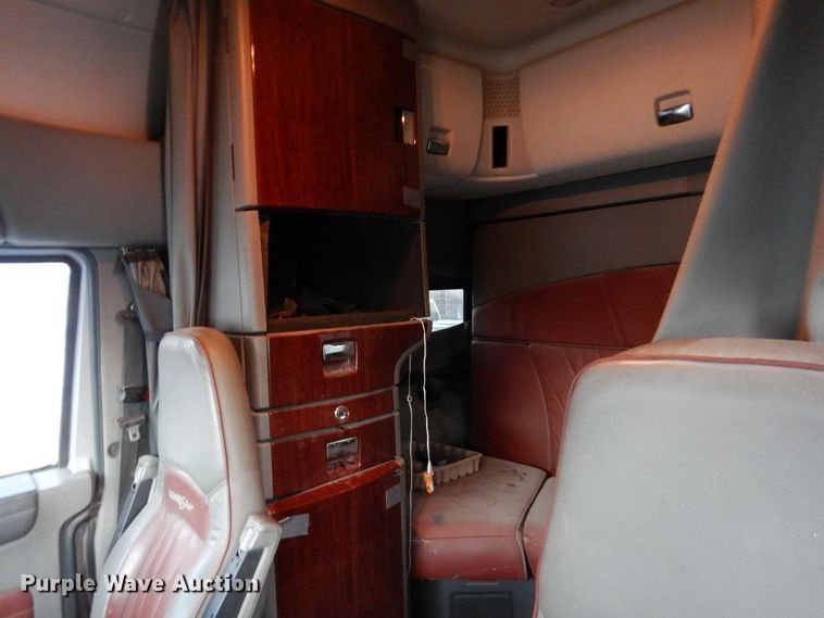 image for item DF8295 2010 International Lonestar  semi truck