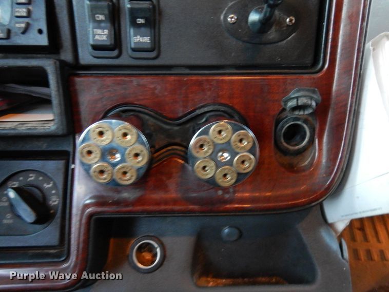 image for item DF8295 2010 International Lonestar  semi truck