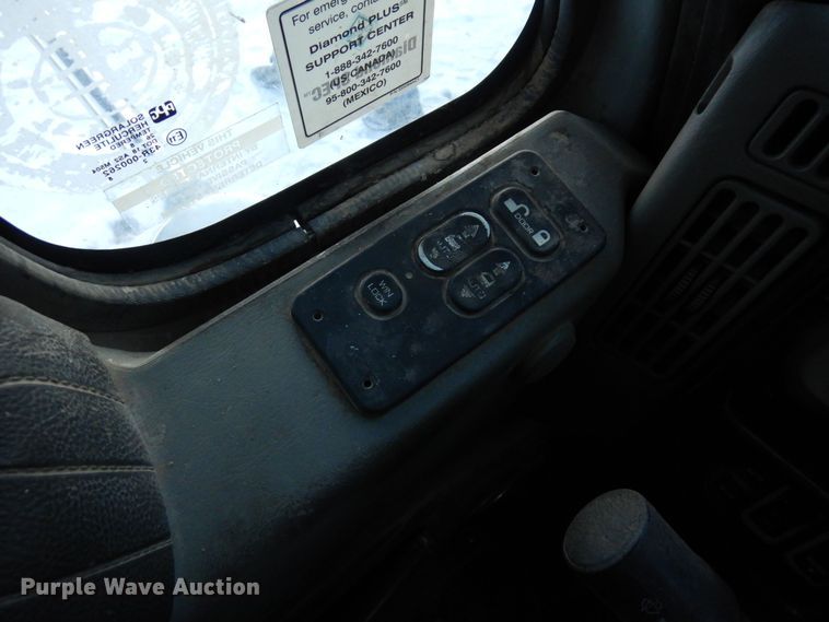 image for item DF8295 2010 International Lonestar  semi truck