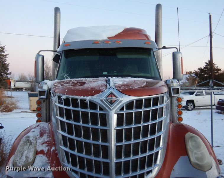 image for item DF8295 2010 International Lonestar  semi truck