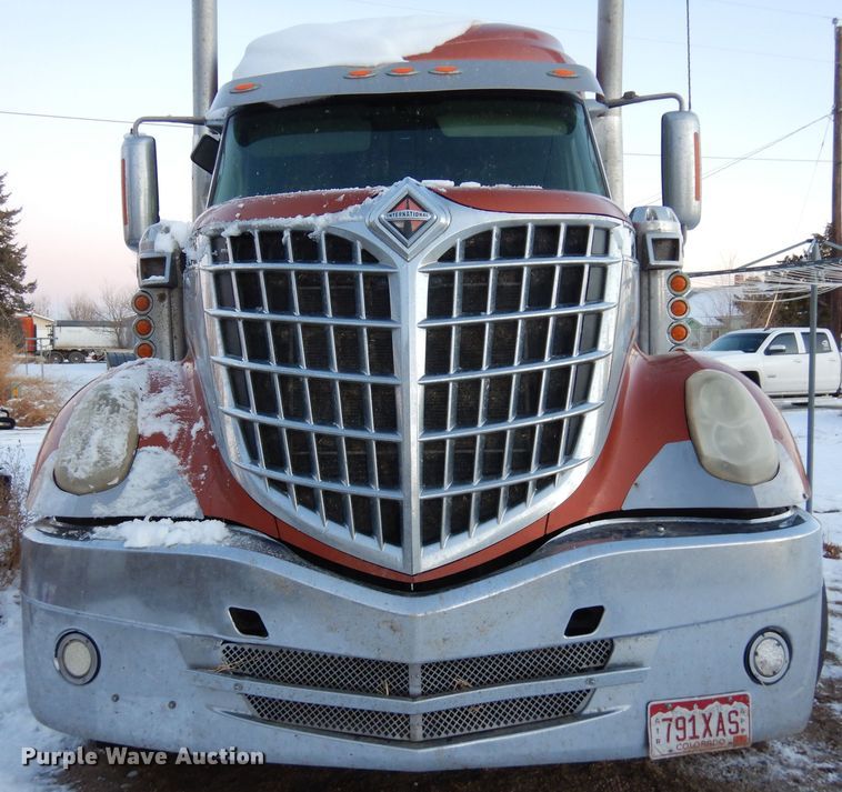 image for item DF8295 2010 International Lonestar  semi truck