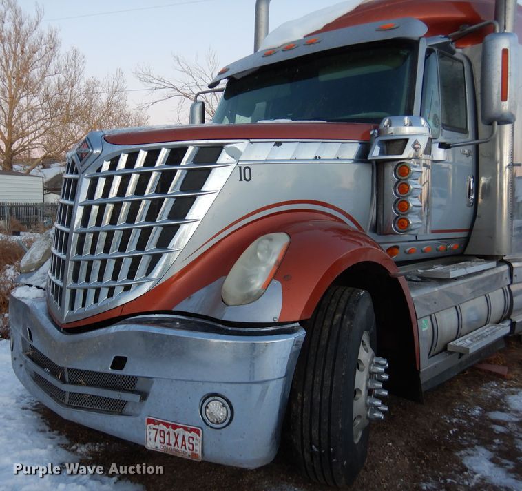 image for item DF8295 2010 International Lonestar  semi truck