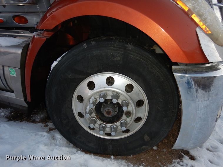 image for item DF8295 2010 International Lonestar  semi truck