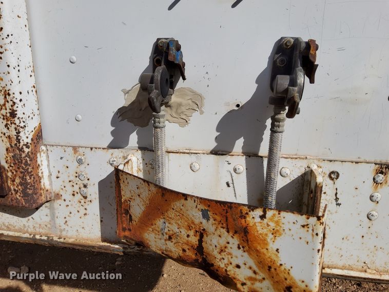 image for item DK6495 1984 Fruehauf Road Systems  dry van trailer