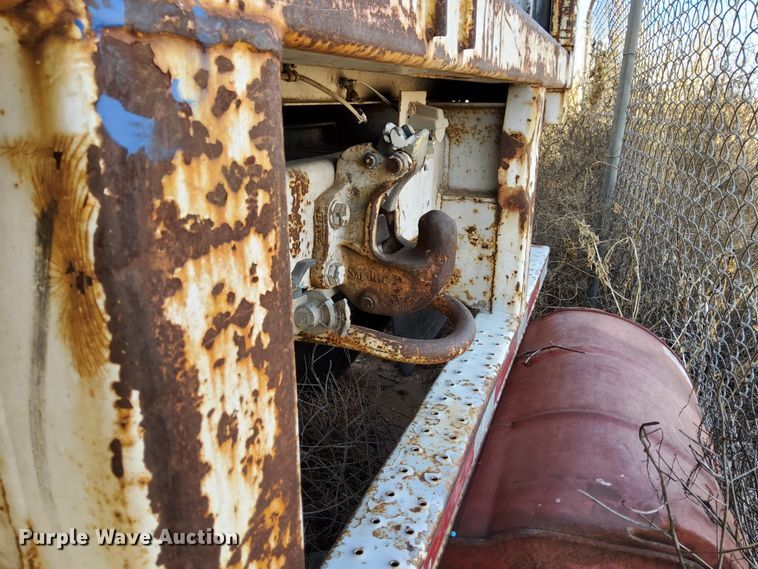 image for item DK6495 1984 Fruehauf Road Systems  dry van trailer