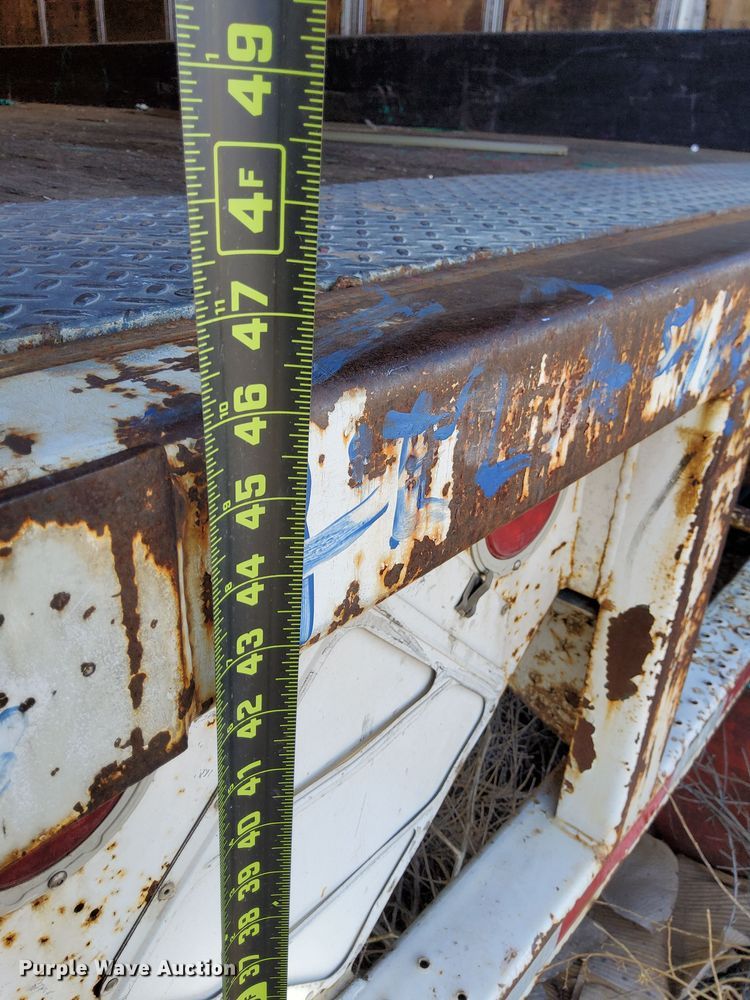 image for item DK6495 1984 Fruehauf Road Systems  dry van trailer