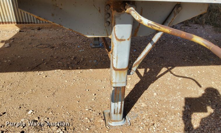 image for item DK6495 1984 Fruehauf Road Systems  dry van trailer