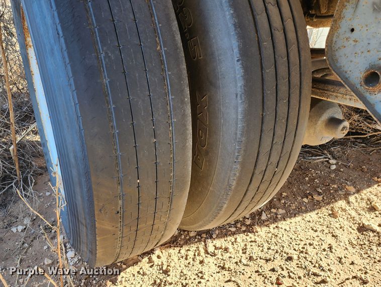 image for item DK6495 1984 Fruehauf Road Systems  dry van trailer