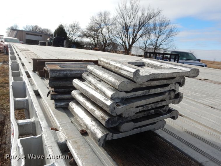 image for item DK7516 2007 Manac  flatbed trailer