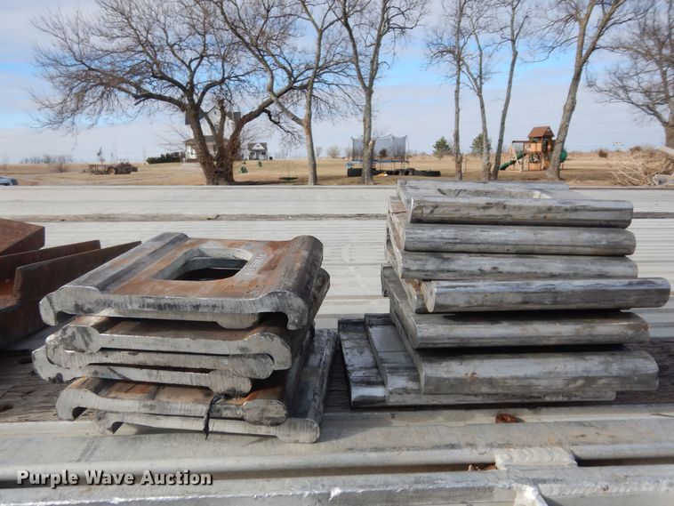 image for item DK7516 2007 Manac  flatbed trailer