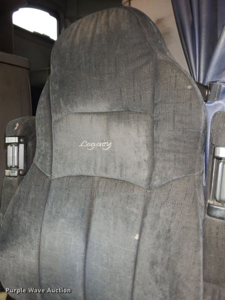 image for item DK7559 2007 Peterbilt 387  semi truck