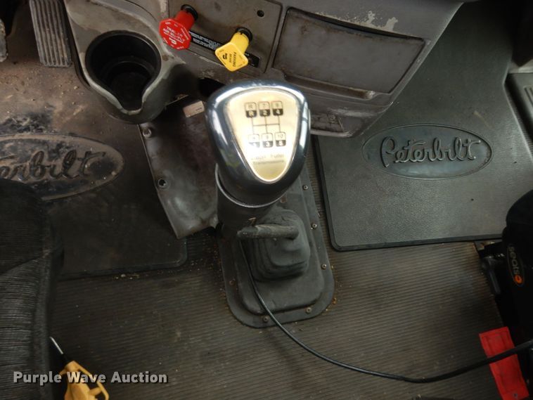 image for item DK7559 2007 Peterbilt 387  semi truck