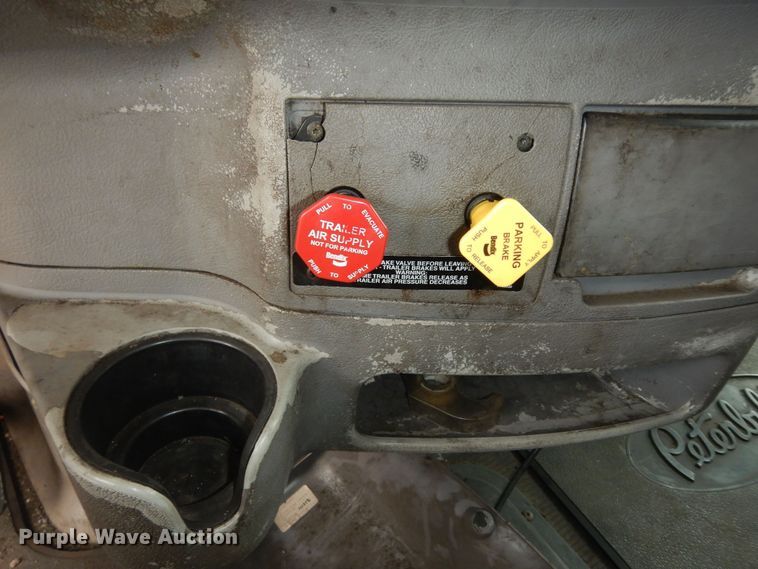 image for item DK7559 2007 Peterbilt 387  semi truck