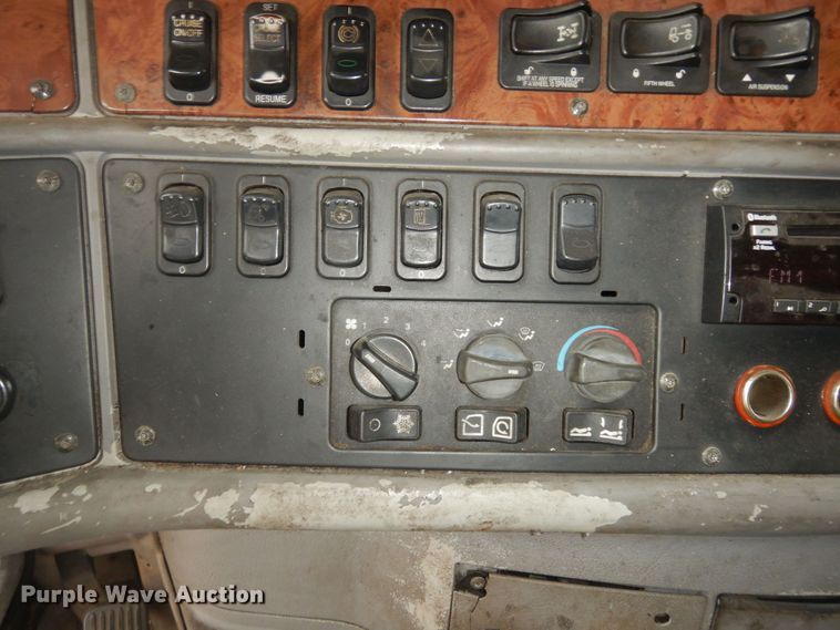 image for item DK7559 2007 Peterbilt 387  semi truck