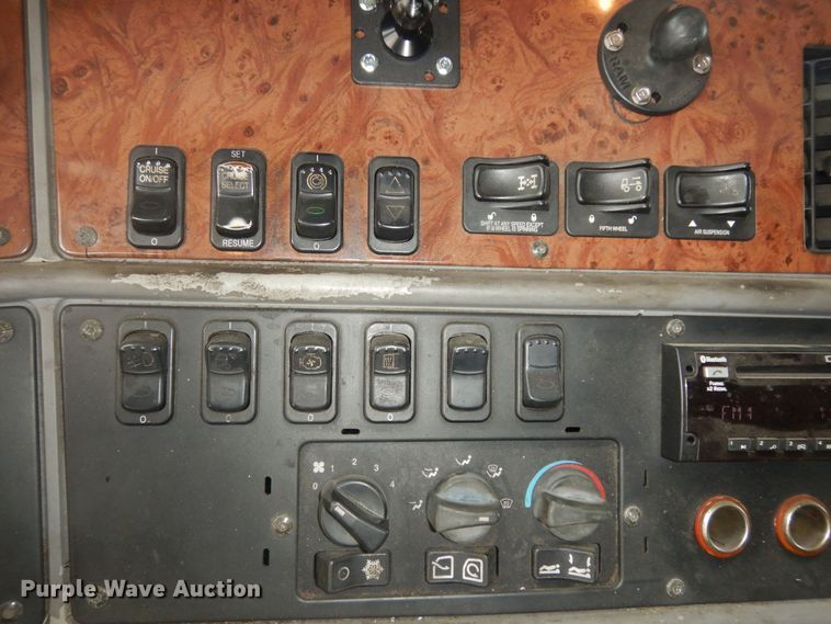 image for item DK7559 2007 Peterbilt 387  semi truck