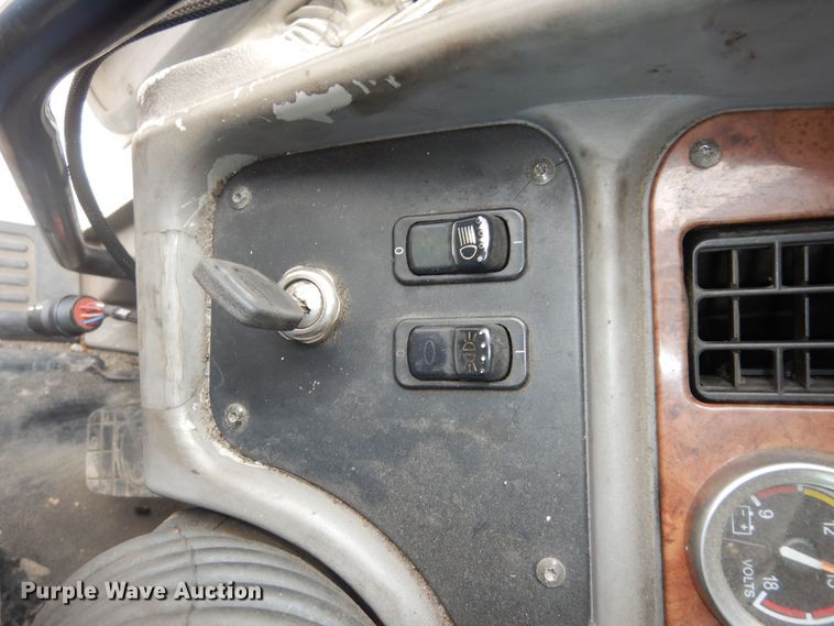 image for item DK7559 2007 Peterbilt 387  semi truck