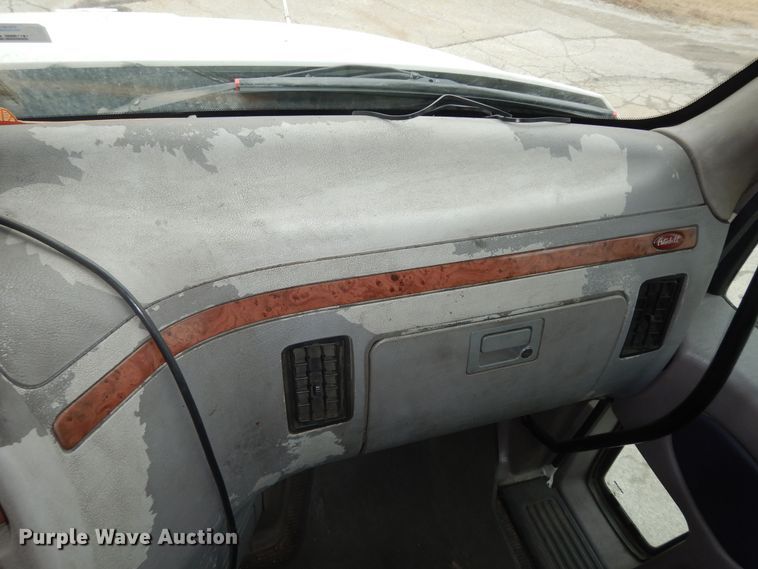 image for item DK7559 2007 Peterbilt 387  semi truck