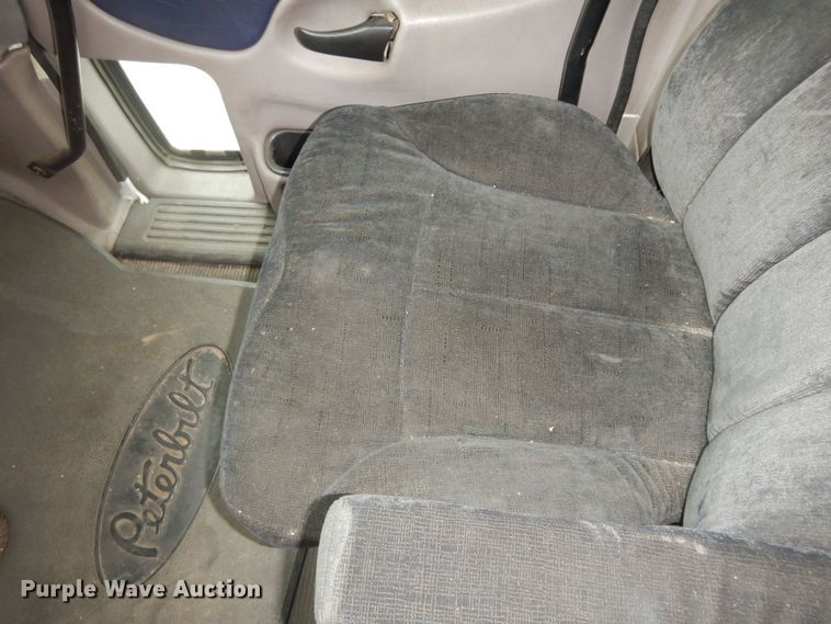 image for item DK7559 2007 Peterbilt 387  semi truck