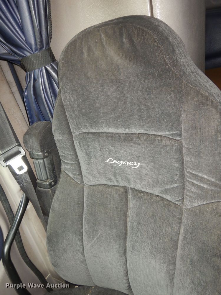 image for item DK7559 2007 Peterbilt 387  semi truck