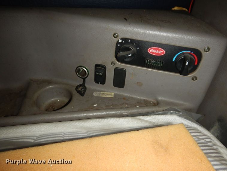 image for item DK7559 2007 Peterbilt 387  semi truck