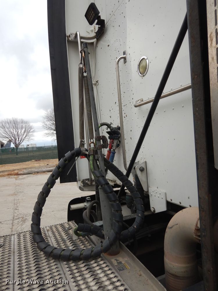 image for item DK7559 2007 Peterbilt 387  semi truck