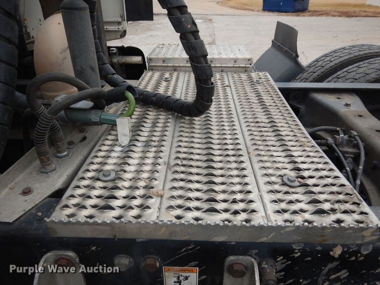 image for item DK7559 2007 Peterbilt 387  semi truck