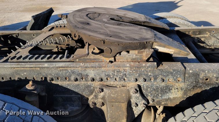 image for item DM8080 1993 Freightliner FLD120  semi truck