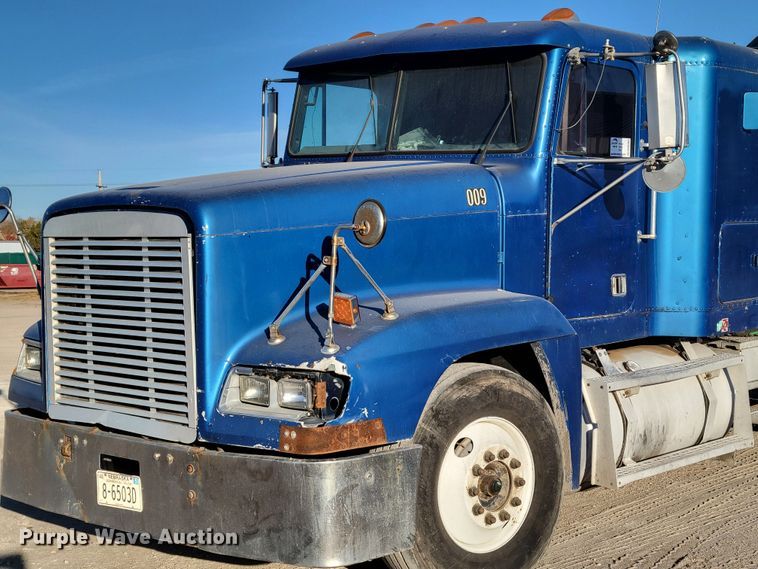 image for item DM8080 1993 Freightliner FLD120  semi truck
