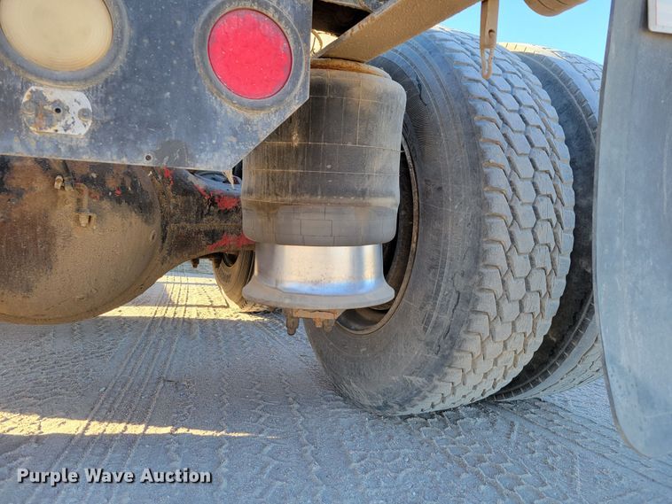 image for item DM8080 1993 Freightliner FLD120  semi truck