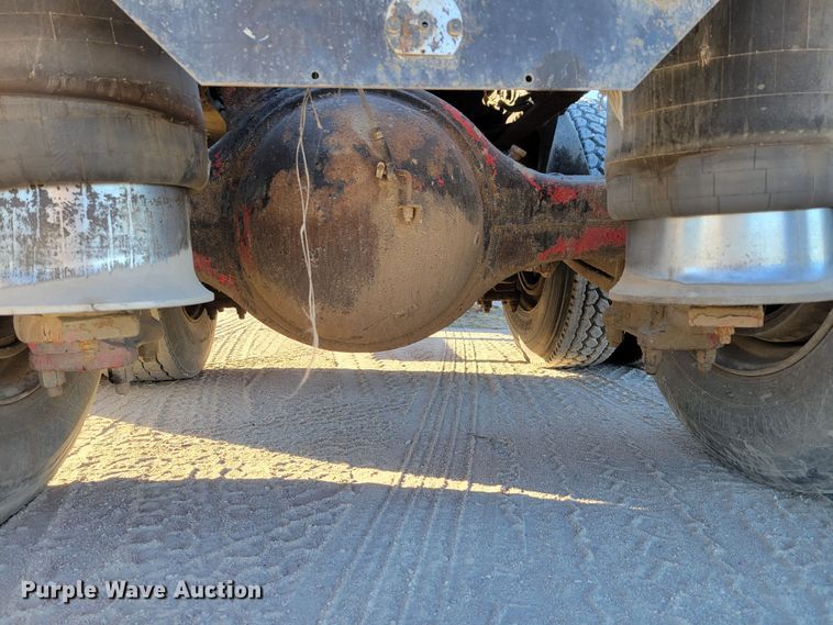 image for item DM8080 1993 Freightliner FLD120  semi truck