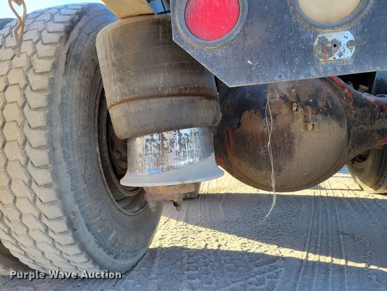 image for item DM8080 1993 Freightliner FLD120  semi truck