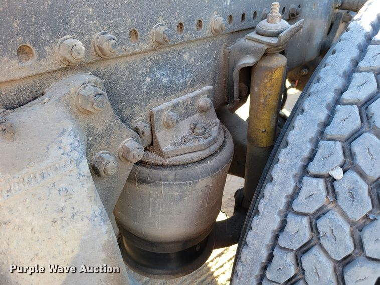 image for item DM8080 1993 Freightliner FLD120  semi truck