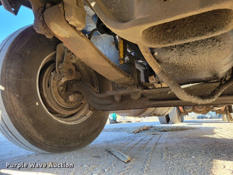 image for item DM8080 1993 Freightliner FLD120  semi truck