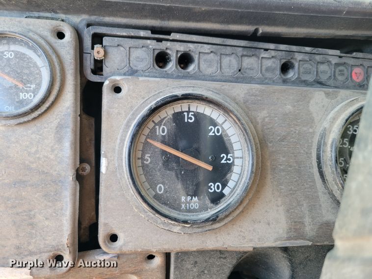 image for item DM8080 1993 Freightliner FLD120  semi truck