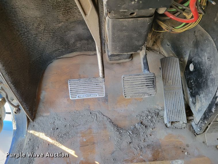 image for item DM8080 1993 Freightliner FLD120  semi truck