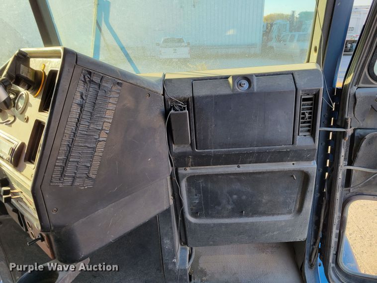 image for item DM8080 1993 Freightliner FLD120  semi truck