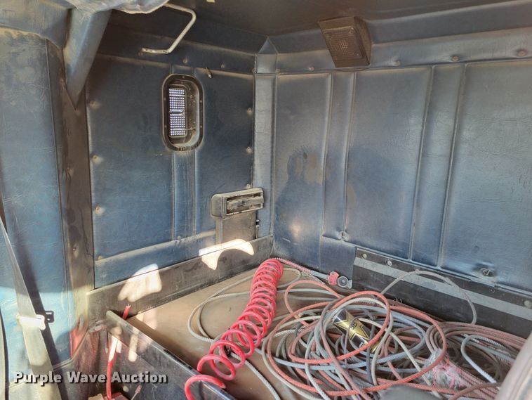 image for item DM8080 1993 Freightliner FLD120  semi truck