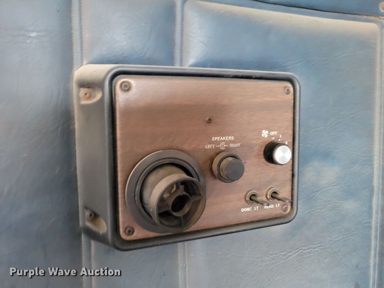 image for item DM8080 1993 Freightliner FLD120  semi truck