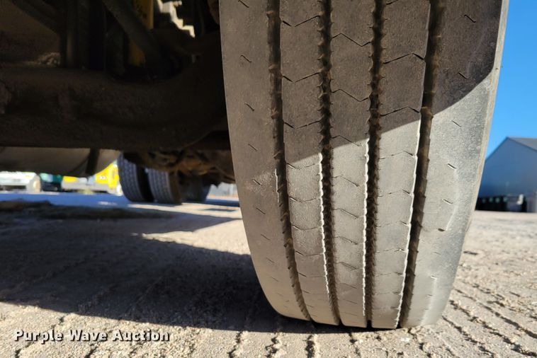 image for item DM8080 1993 Freightliner FLD120  semi truck